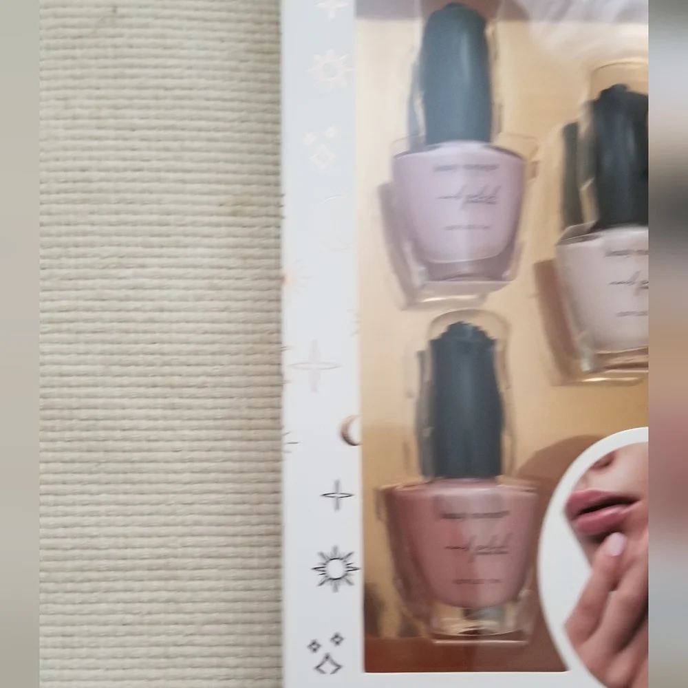 Beauty Moment 5 pcs Non-Toxic Nail Polish Collection